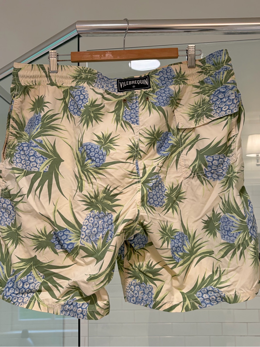 Vilebrequin Men’s Pineapple-Print Swim Shorts In Cream And Blue